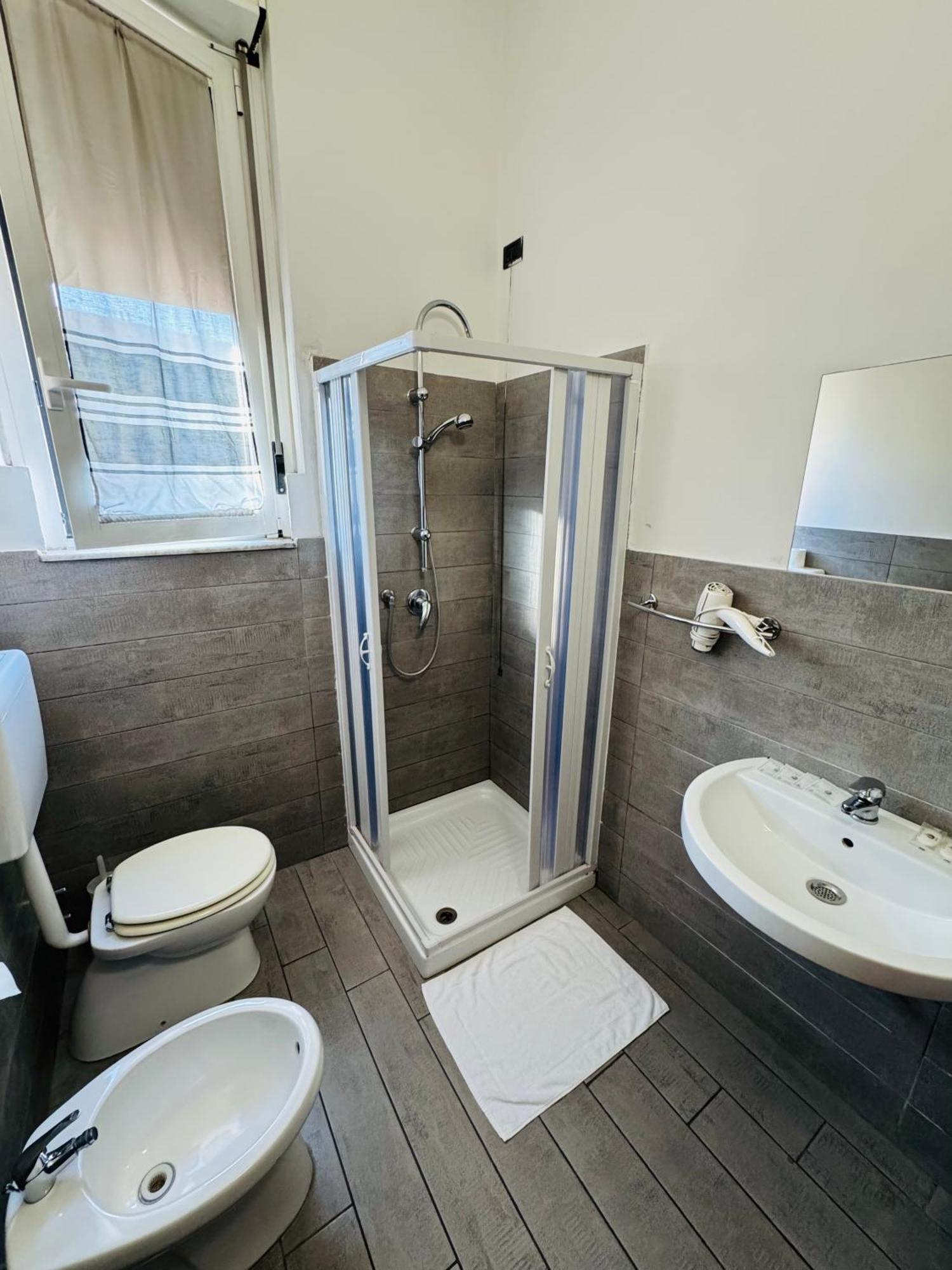 Bovisa House B&B Private Rooms Milan Bagian luar foto