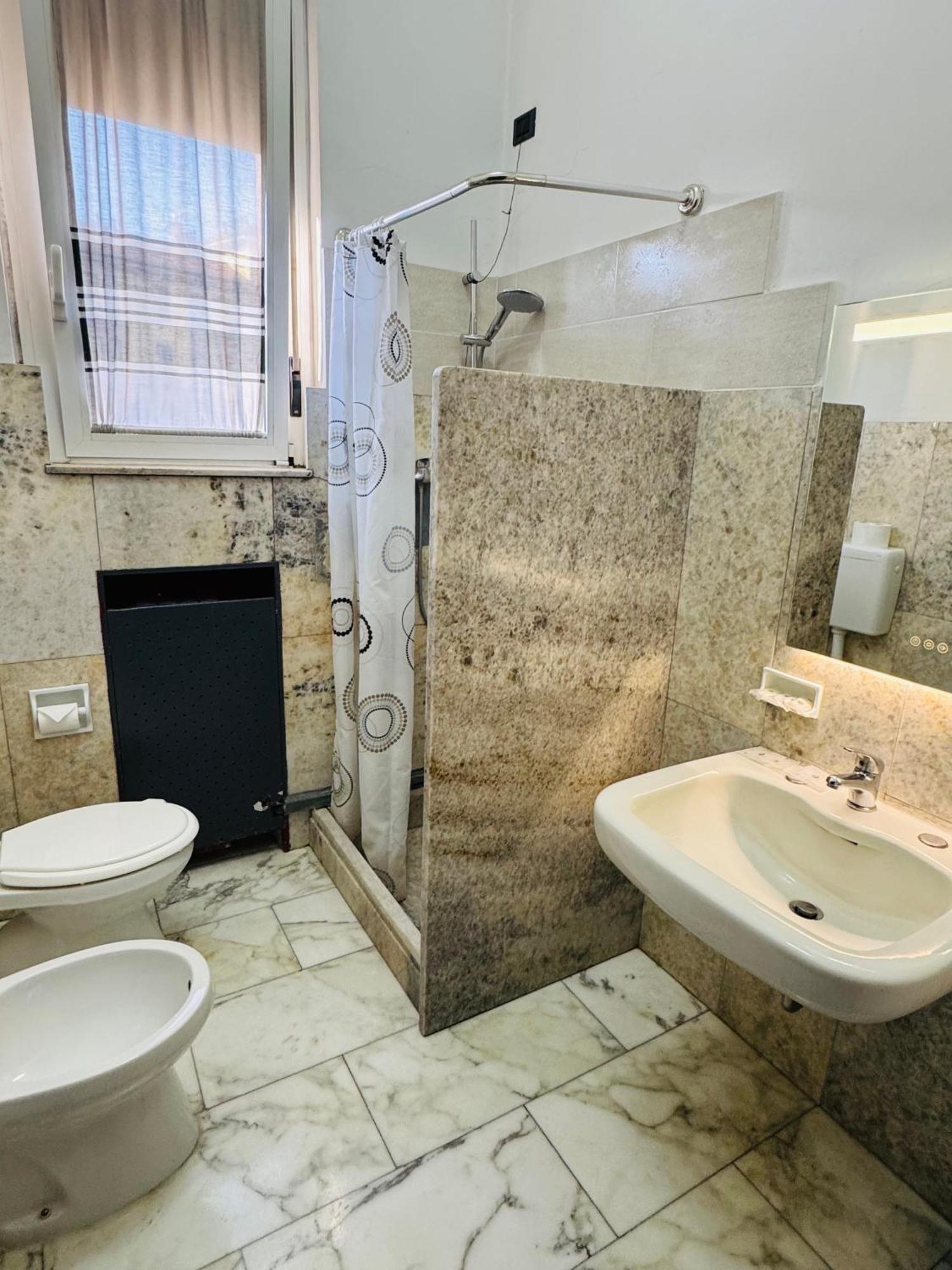 Bovisa House B&B Private Rooms Milan Bagian luar foto