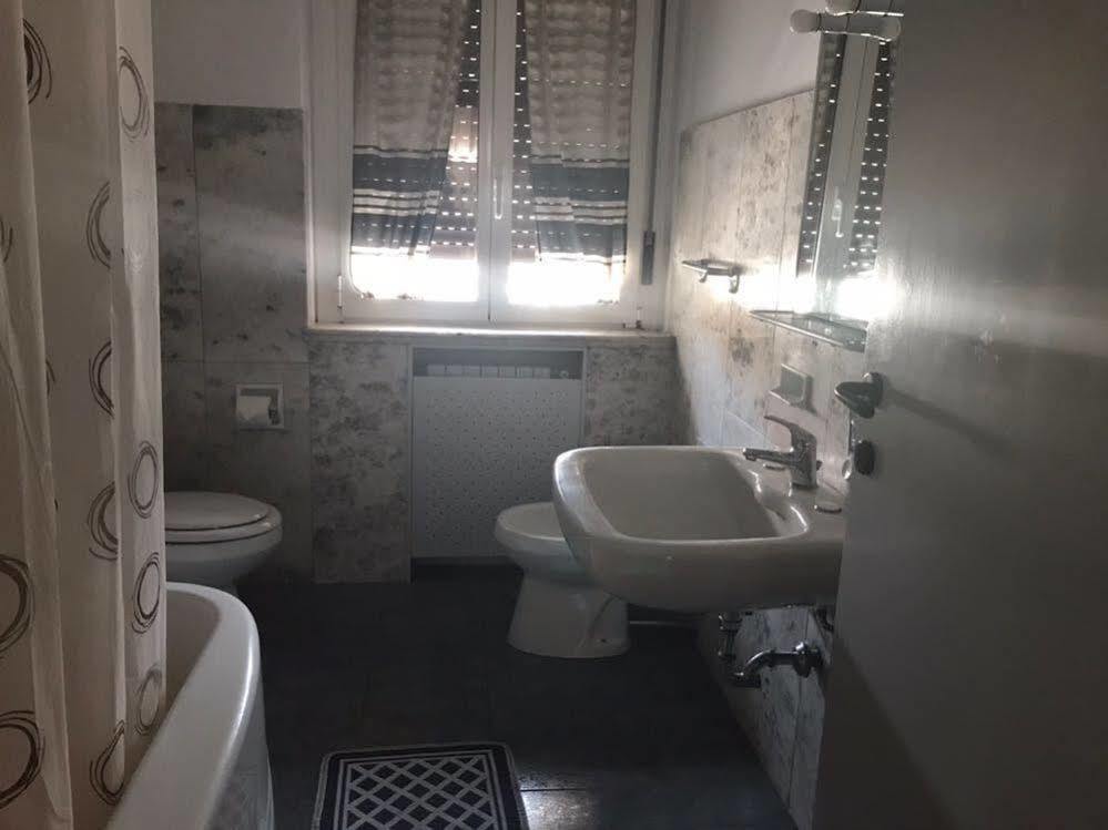 Bovisa House B&B Private Rooms Milan Bagian luar foto